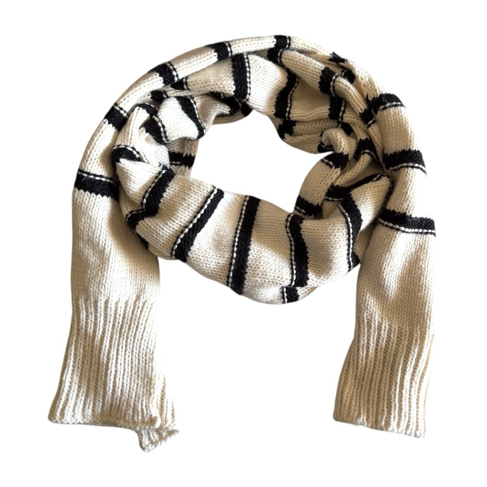 Zara Oversized Black and Cream Knit Scarf. - Picture 3 of 14